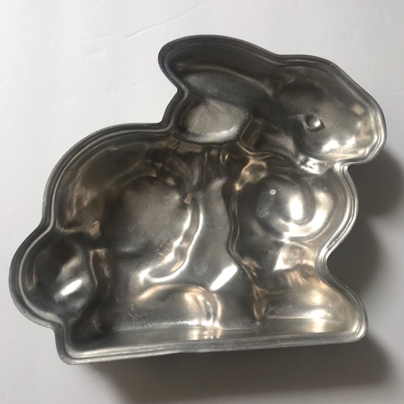 Vintage Bakeware Rabbit Mold - Picture 4 of 4